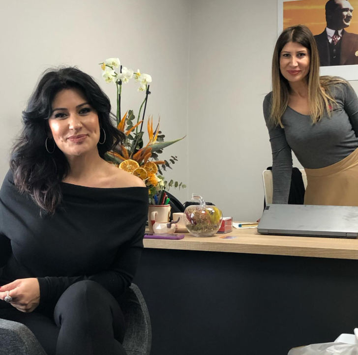 İkizi kadar benziyor! İclal Aydın'ın kardeşini görenler şoke oluyor!  G5