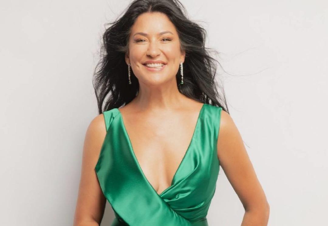 İkizi kadar benziyor! İclal Aydın'ın kardeşini g&ouml;renler şoke oluyor! 