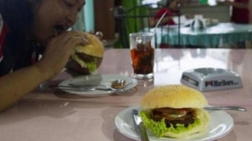 Endonezya'da kobra eti &ccedil;ılgınlığı