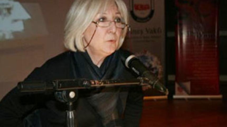 Devlet Üniversitesinde Kur'an'a hakaret etti!