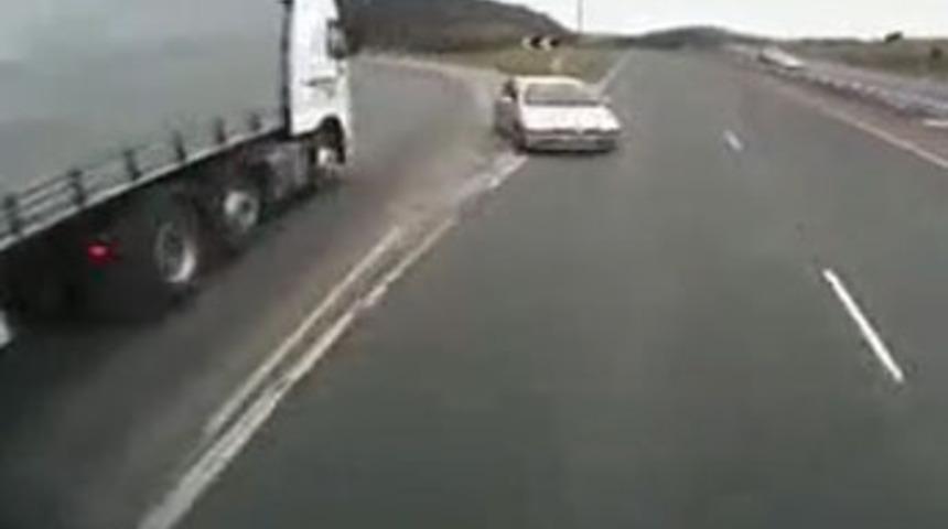 Canlı canlı bir kaza anı!