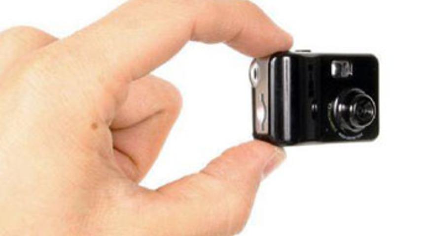 D&uuml;nyanın en k&uuml;&ccedil;&uuml;k dijital fotoğraf makinesi