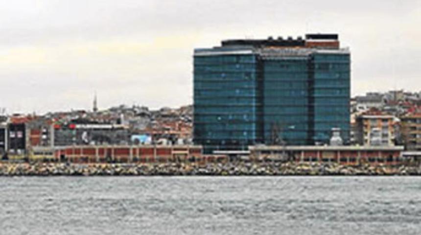 Kadık&ouml;y'de ucube tartışması