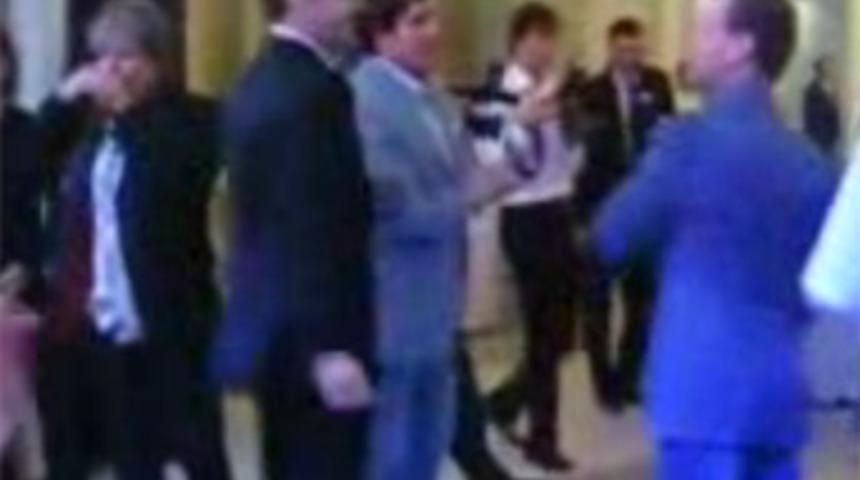 Medvedev'in kızdıran dansı!