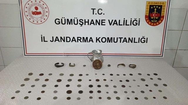 Gümüşhane'de tarihi eser operasyonunda sikke ve objeler ele geçirildi