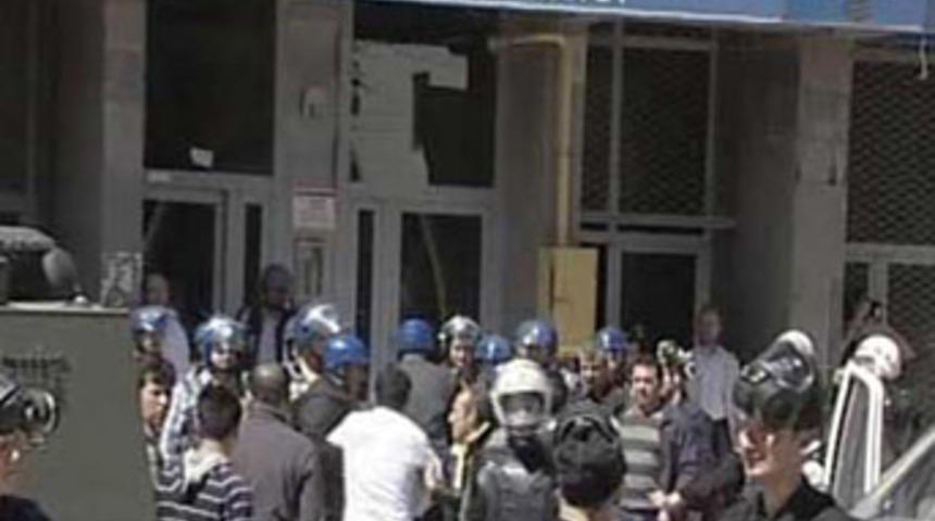 İl binasında göstericilere işkence mi yapıldı