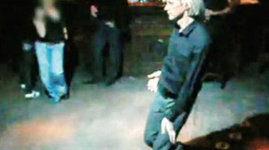 Assange'dan 'apa&ccedil;i' dansı