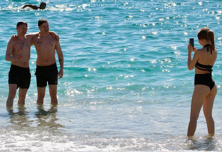 Antalya’da Mart ayının ilk günü deniz keyfi! İşte o görüntüler… G5