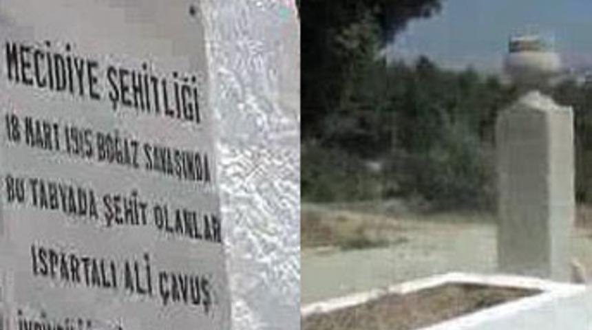 Şehitlikteki mezarın sırrı &ccedil;&ouml;z&uuml;ld&uuml;
