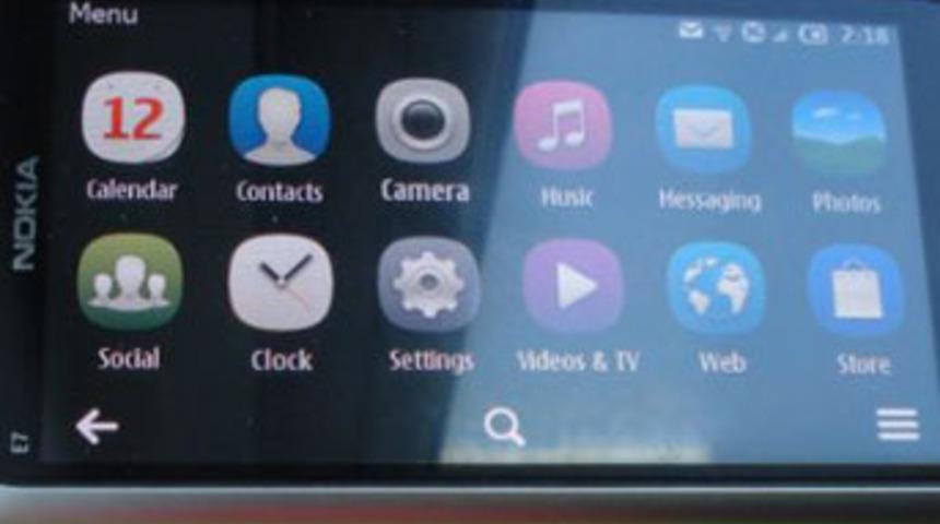 Nokia N8 bu kez Symbian Belle ile g&ouml;r&uuml;nd&uuml;