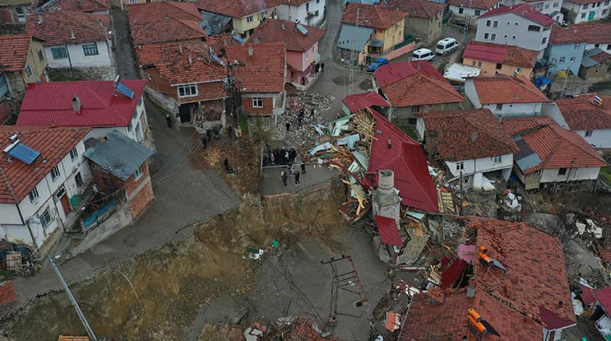 Tokat'ta heyelan felaketi köyü ikiye böldü! 40 ev boşaltıldı