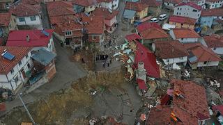 Tokat'ta heyelan felaketi köyü ikiye böldü! 40 ev boşaltıldı