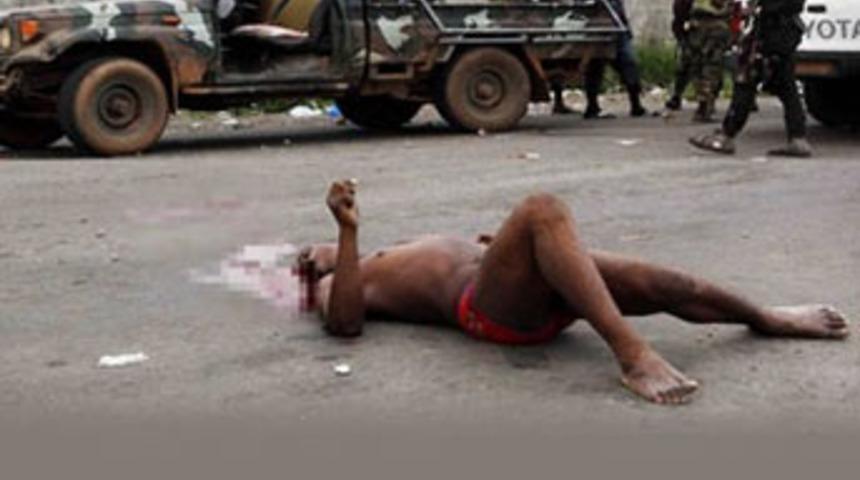 O can &ccedil;ekişirken askerler izledi