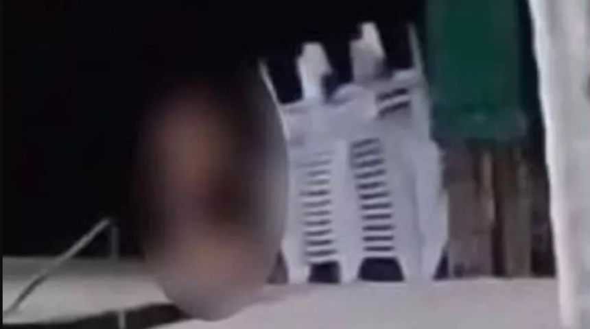 Skandal görüntüler! Çevrede kimse olmadığını zannettiler... Plajın ortasında cinsel ilişkiye girerken yakalandılar