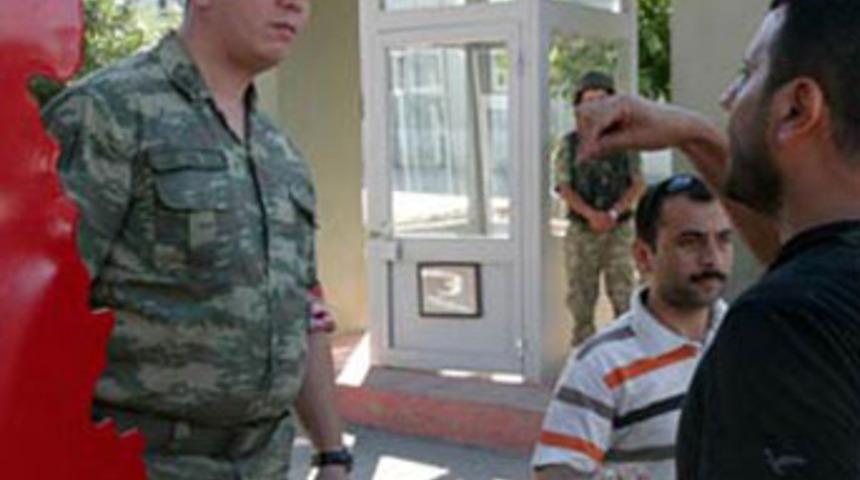 Şehidin bayrağı geri verildi