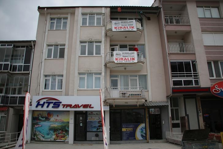 Piyasanın altında fiyatla kiraya verecek! Tek bir şartı var... Ev sahibi binadaki 4 boş daire için 'sigara içmeyen' kiracı arıyor G2