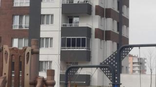 4. kattaki evinin balkonundan düştü! Hayati tehlikesi var