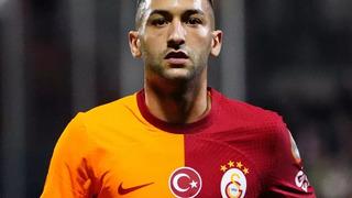 Beşiktaş derbisi öncesi Galatasaray'da skandal gelişme! ''Tesislerin önünde uyuyakaldı''