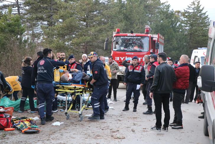 Bolu'da feci kaza! Tatilcilerin taşındığı minibüs devrildi, yaralılar var G2