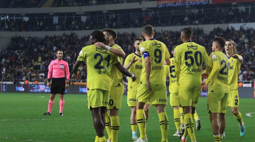 Fenerbahçe, Hatayspor'u 2-0 mağlup ederek hata yapmadı! Beşiktaş-Galatasaray derbisi öncesi maç fazlasıyla liderliğe oturdular...