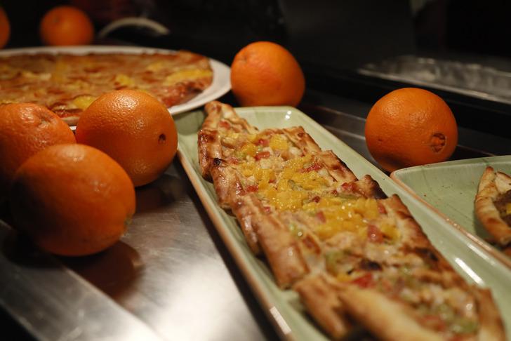 Portakallı Adana kebabı ve pide yaptılar! Hem şaşırttı hem de tadına bakanlardan tam not aldı: "Bir ete portakal bu kadar mı yakışır?" G1