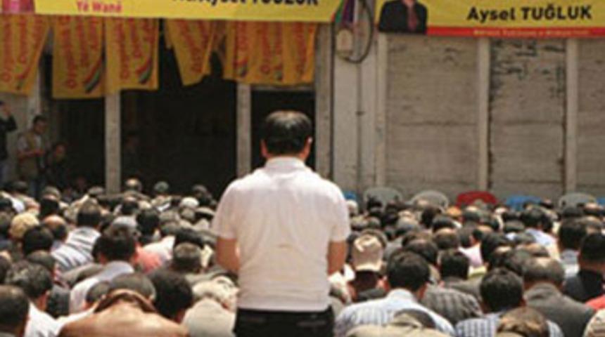 BDP ezanı da Kürtçe okuttu!