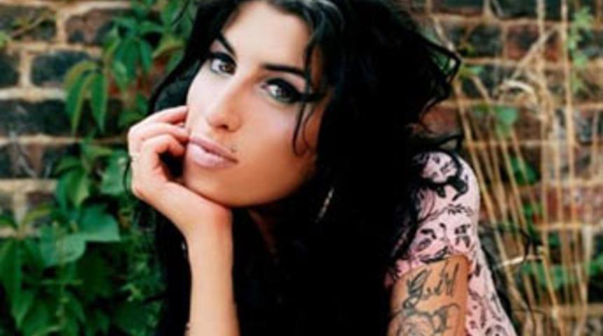 Amy &ouml;l&uuml;m&uuml;nden sonra 'hack'lendi