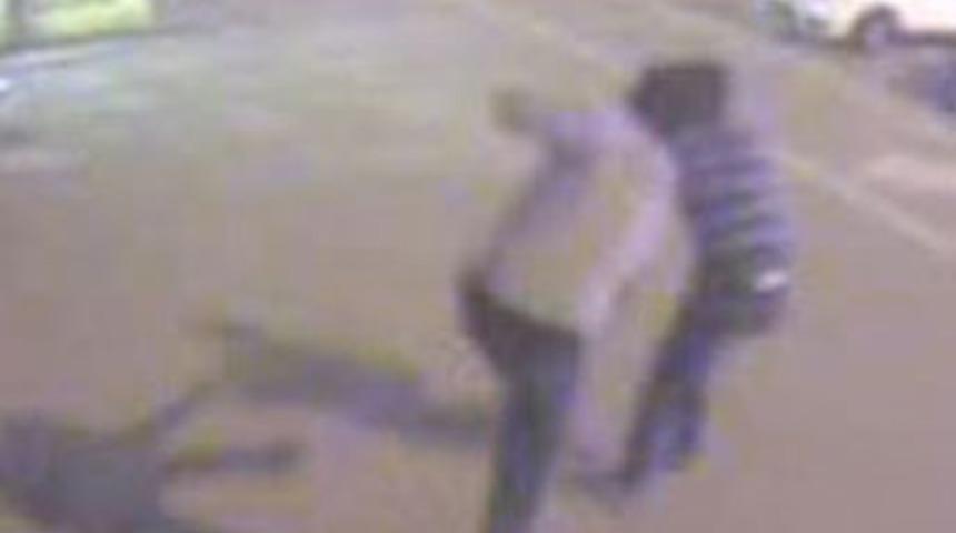 Bıçaklanma anı güvenlik kamerasında...