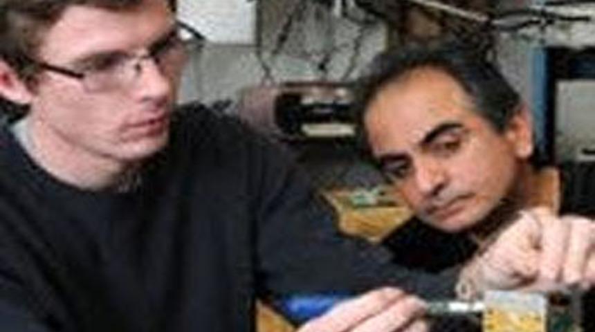 G&ouml;r&uuml;nmeyeni g&ouml;ren kamera