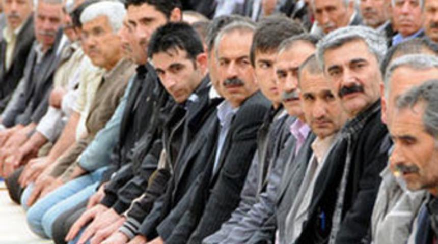 Diyarbakır'da 4 bin kişilik sivil cuma namazı