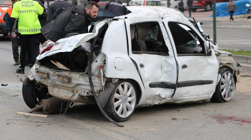 Alanya'da feci kaza! Takla atan otomobil karşı şeritteki araçlara çarptı: 2 ölü, 3 yaralı