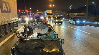 Anadolu Otoyolu’nda tıra çarpan otomobildeki 1 kişi öldü, 2 kişi yaralandı