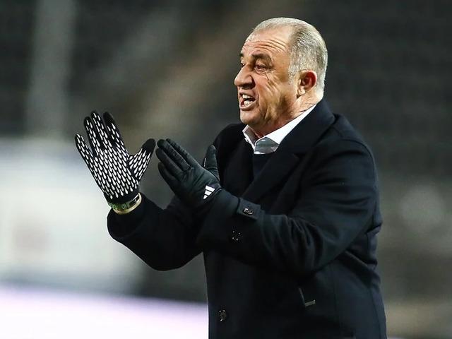 Fatih Terim, Yunanistan Ligi'nin normal sezonunu keyifsiz bitirdi!