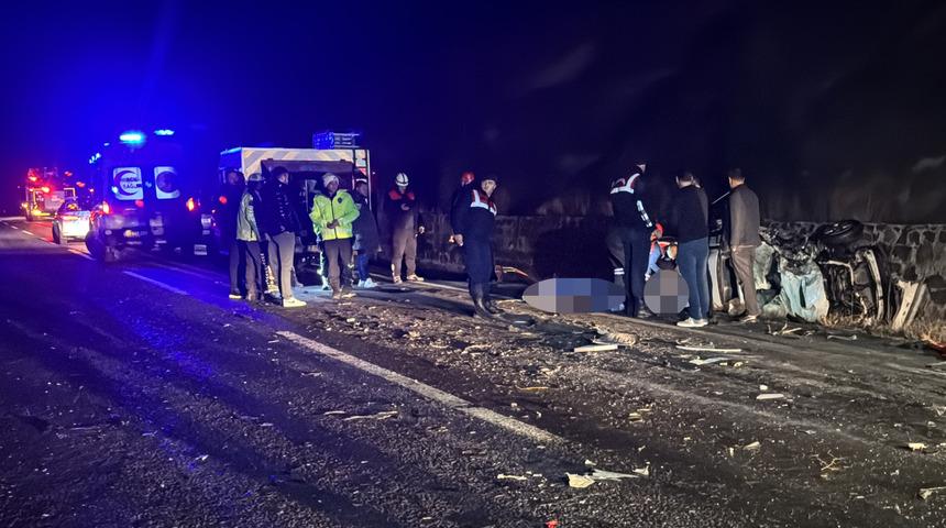 Nevşehir'de zincirleme trafik kazasında 3 kişi öldü, 6 kişi yaralandı