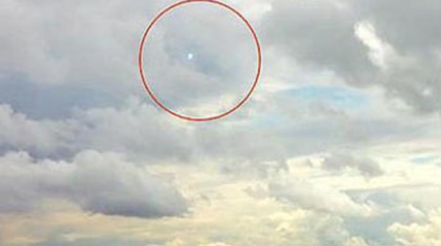 G&uuml;nd&uuml;z g&ouml;z&uuml;yle UFO