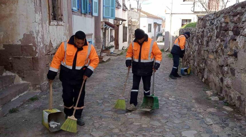 Ayvalık Belediyesi emek&ccedil;ilerinden bahar temizliği