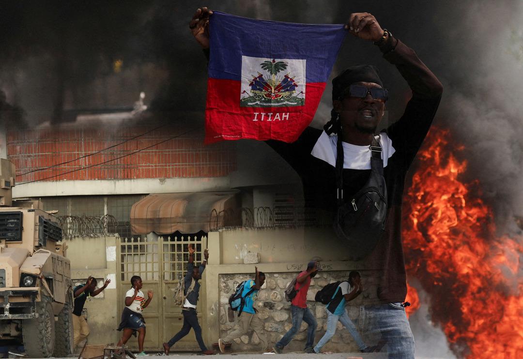 Silahlı &ccedil;eteler hapishane bastı, 4 bine yakın mahkum firar etti! Haiti'de &ccedil;atışmalar yayılıyor, &ouml;l&uuml; sayısı artıyor