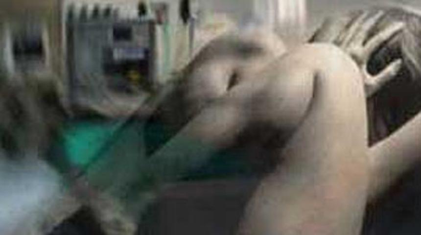 Yanlışlıkla erkekler tuvaletine girince...