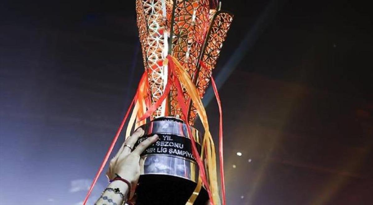 S&uuml;per Lig in kaderi derbiye bağlı! İşte olası t&uuml;m senaryolar: Fenerbah&ccedil;e veya Trabzonspor un şampiyonluğu... 2