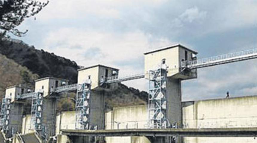 Alay ettikleri duvar hayatlarını kurtardı