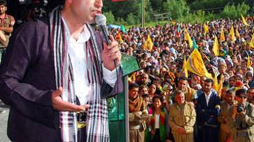 "O zaman T&uuml;rk&ccedil;e'yi  &ccedil;ıkar anayasadan"