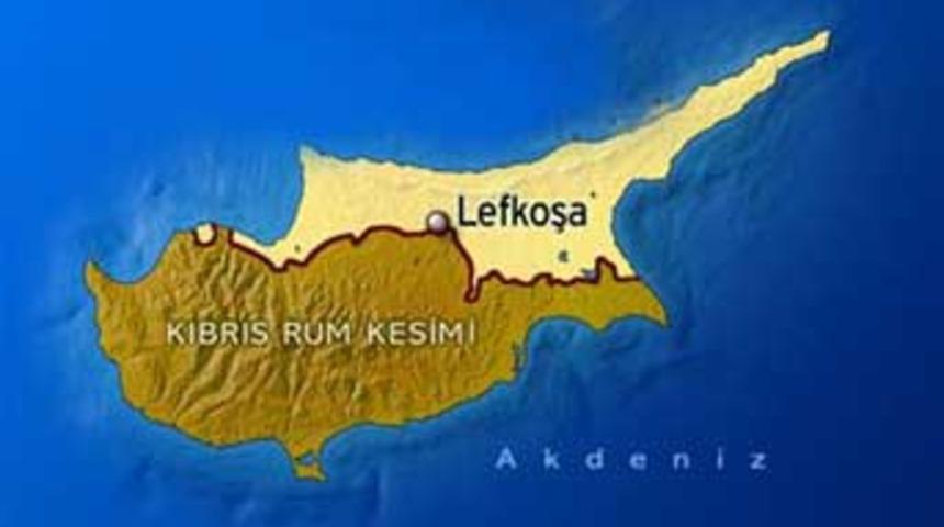 G.Kıbrıs'ta siyasi kriz