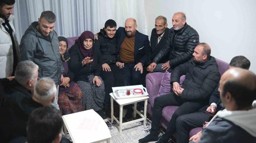 Evi yanan aileye yardım eli