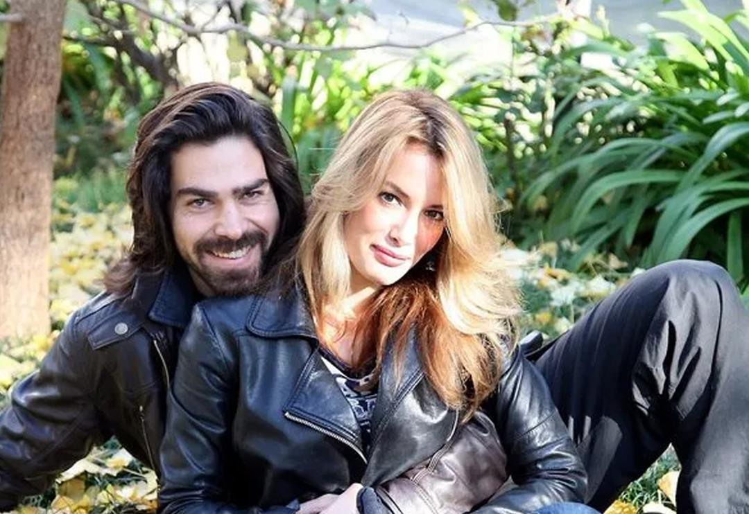 Gamze &Ouml;z&ccedil;elik ve Uğur Pektaş'ın oğlu kocaman oldu! Pozlarını paylaştı