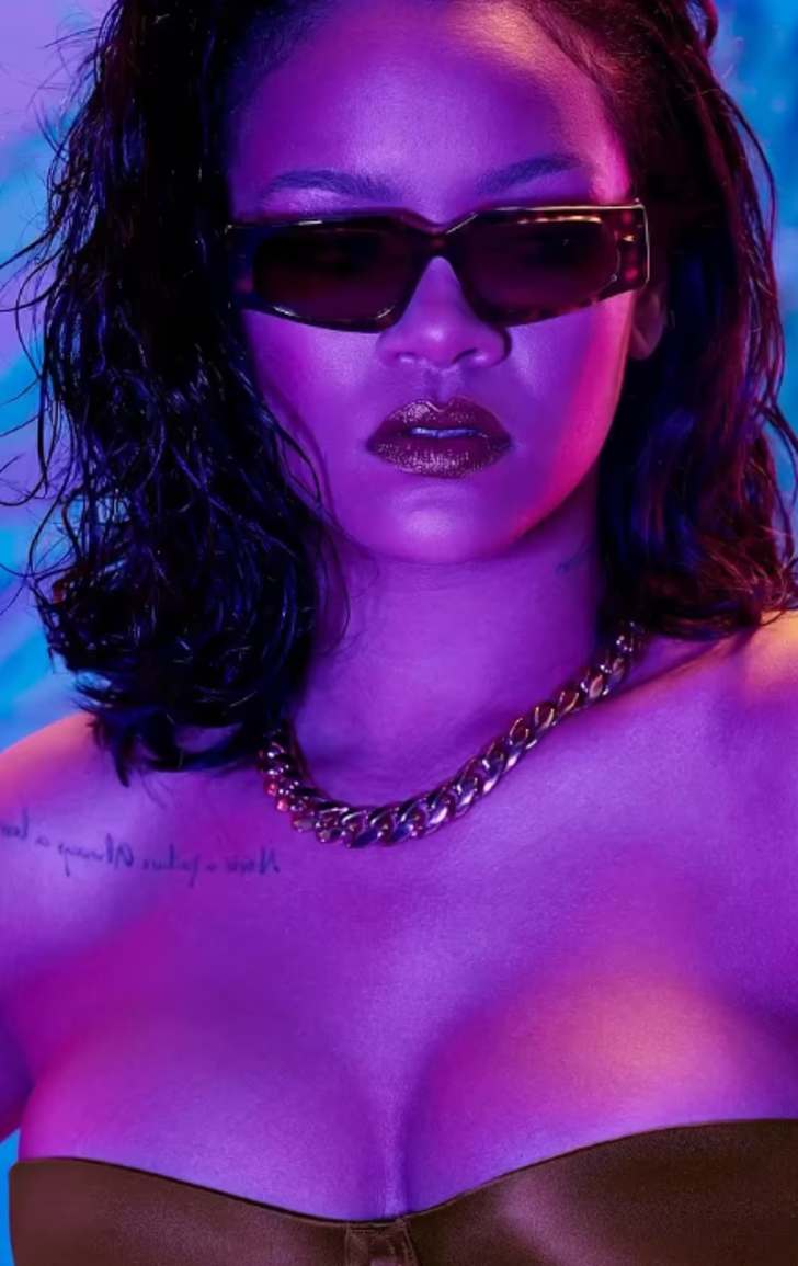 Rihanna düğündeki performansıyla gündemdeydi! Eleştiri yağarken iddialı pozlar geldi G4