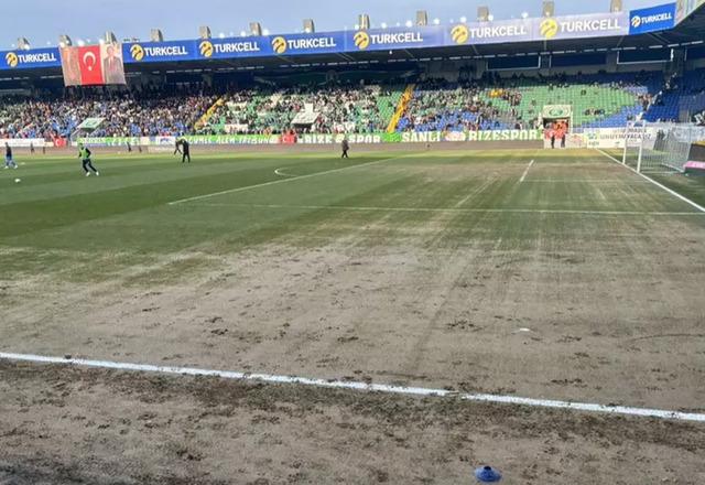 TFF'den Çaykur Rizespor'a son uyarı! ''Ya zemininizi düzeltin ya da stadyumunuzu kapatırım''