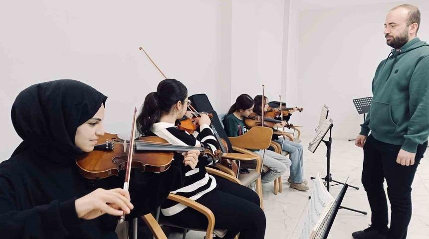 Adıyaman’da konservatuarda sanatla iç içe nesiller yetiştiriyor
