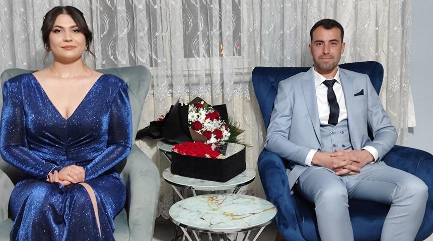 Önce gelini damada istediler, sonra hep birlikte kitap okudular