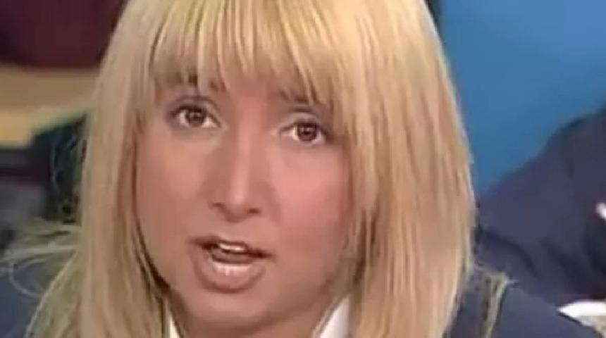 Yonca Evcimik de estetik kervanına katıldı! 60 yaşındaki şarkıcı bambaşka biri oldu