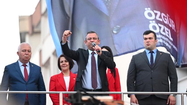 Özgür Özel'den Kırklareli'nde bağımsız aday olan Serdar Türker'e tepki: 'CHP'ye kaybettirmeye çalışmayı affetmiyorum, affetmeyeceğim'